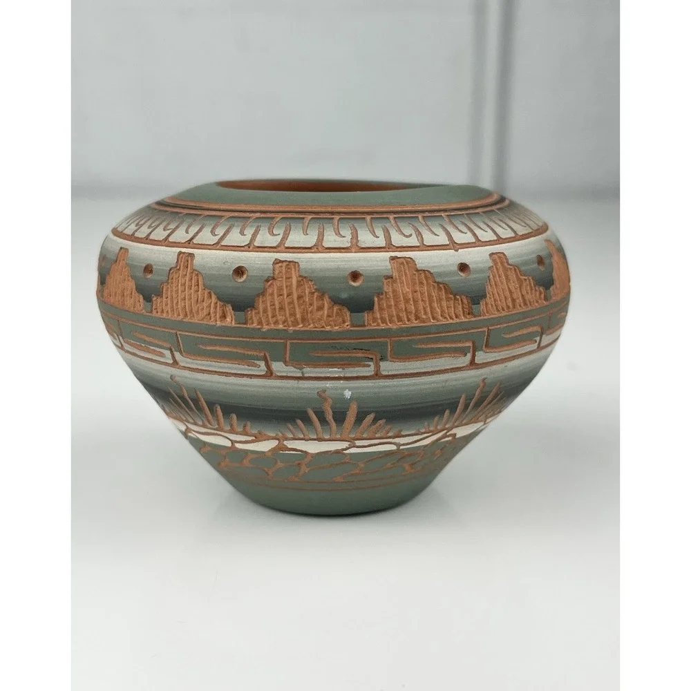 Navajo Etched Pottery Vase Seed Pot Green White Grass Plateau Nature Signed MG
